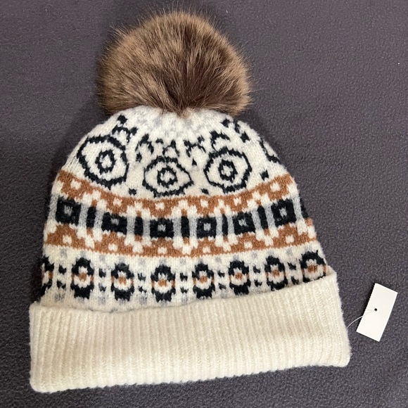 Cupcakes and cashmere cap - Picture 2 of 4